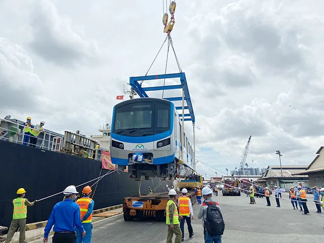 Ảnh tàu metro được đặt lên xe siêu trường, siêu trọng khi về đến TP.HCM - 7