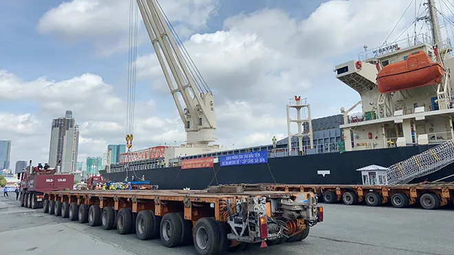 Ảnh tàu metro được đặt lên xe siêu trường, siêu trọng khi về đến TP.HCM - 10