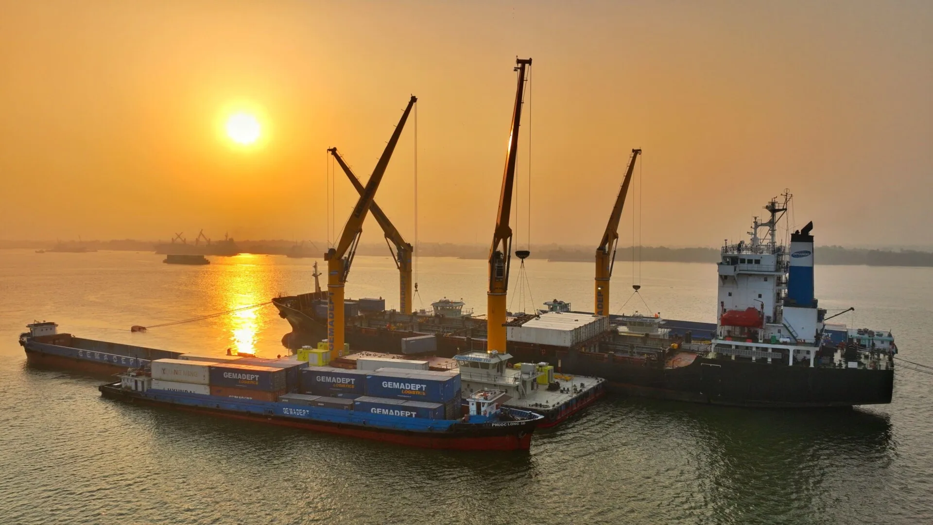 Khai thác cảng nổi (GFT)