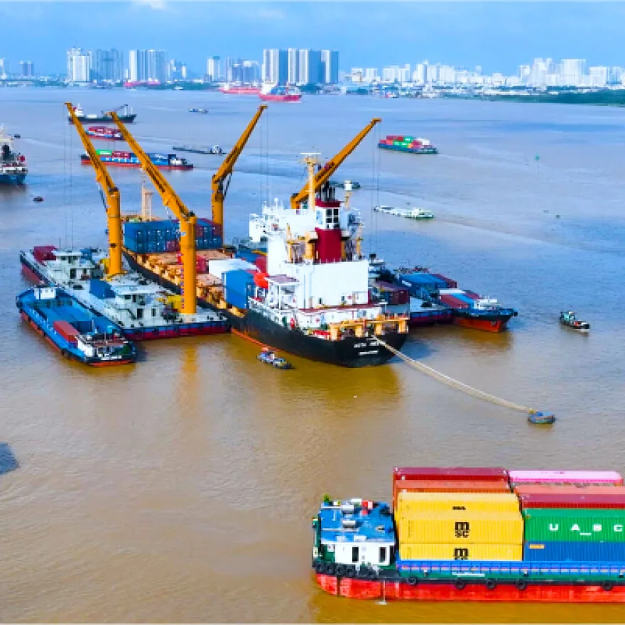 Sà lan tự hành có sức chở từ 96 tues tới 300 tues