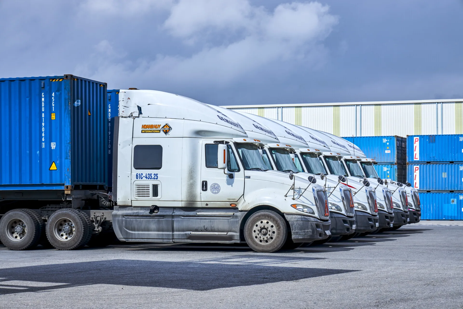 Đầu kéo + rơ mooc