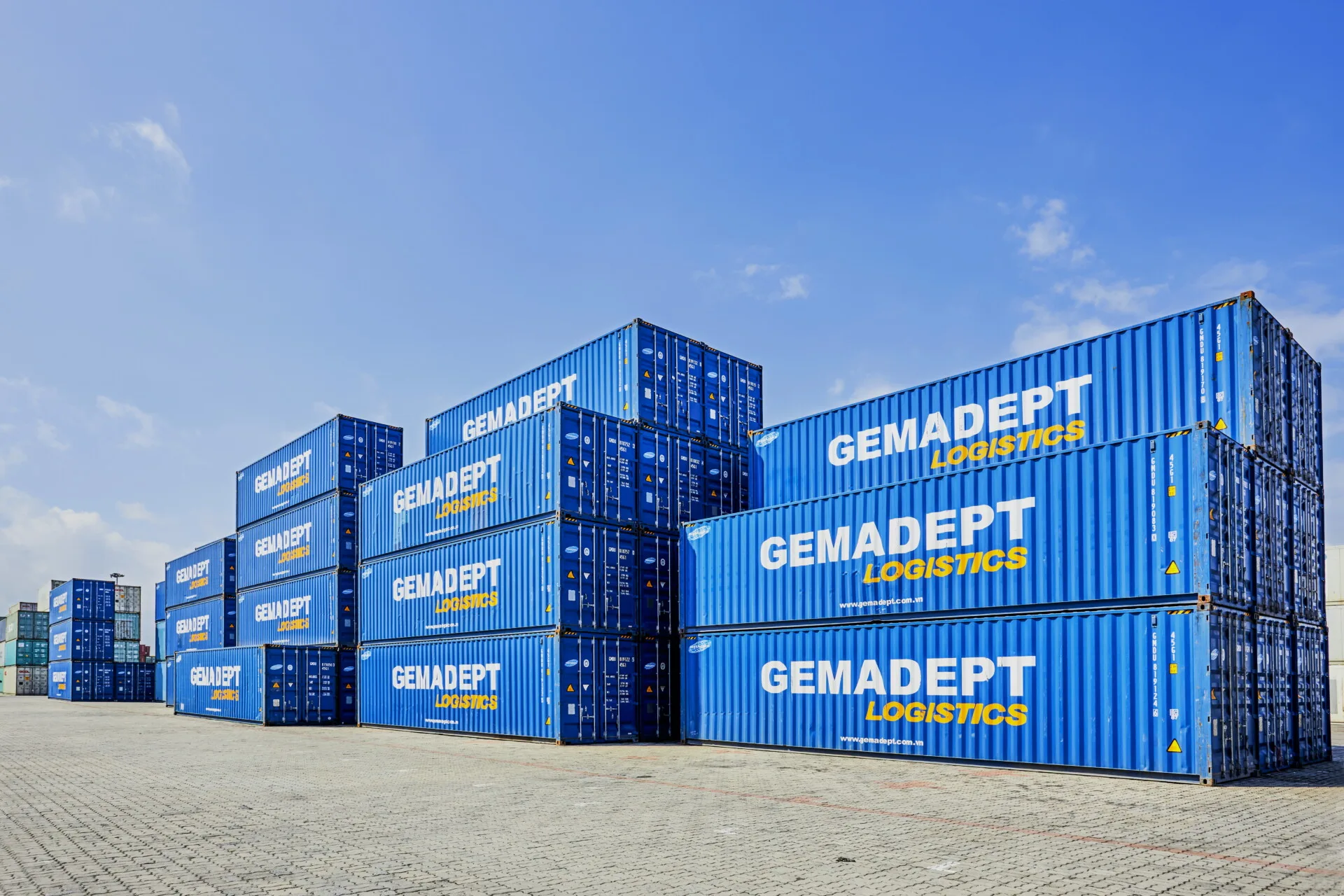 Dịch vụ lưu bãi container hàng/vỏ.