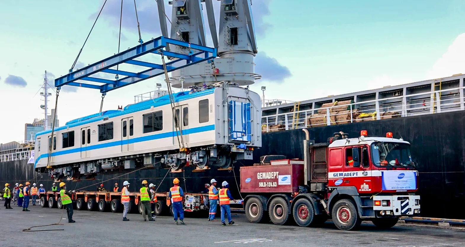Vận chuyển các toa tàu Metro